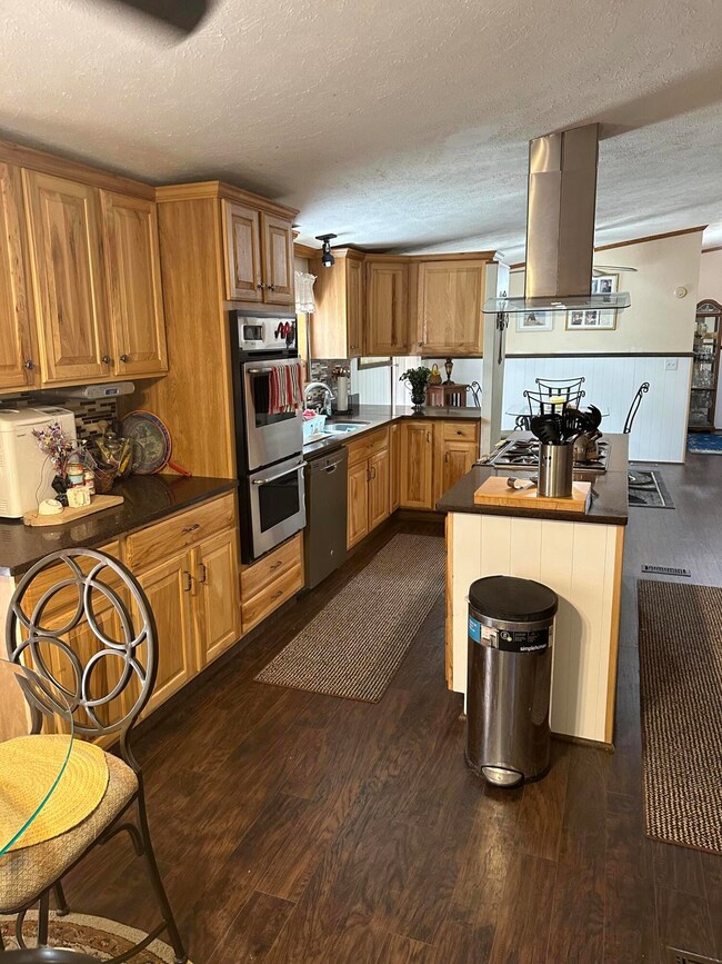 5A60D6BC-D1AC-401D-B58A-7A3A8B9357E3