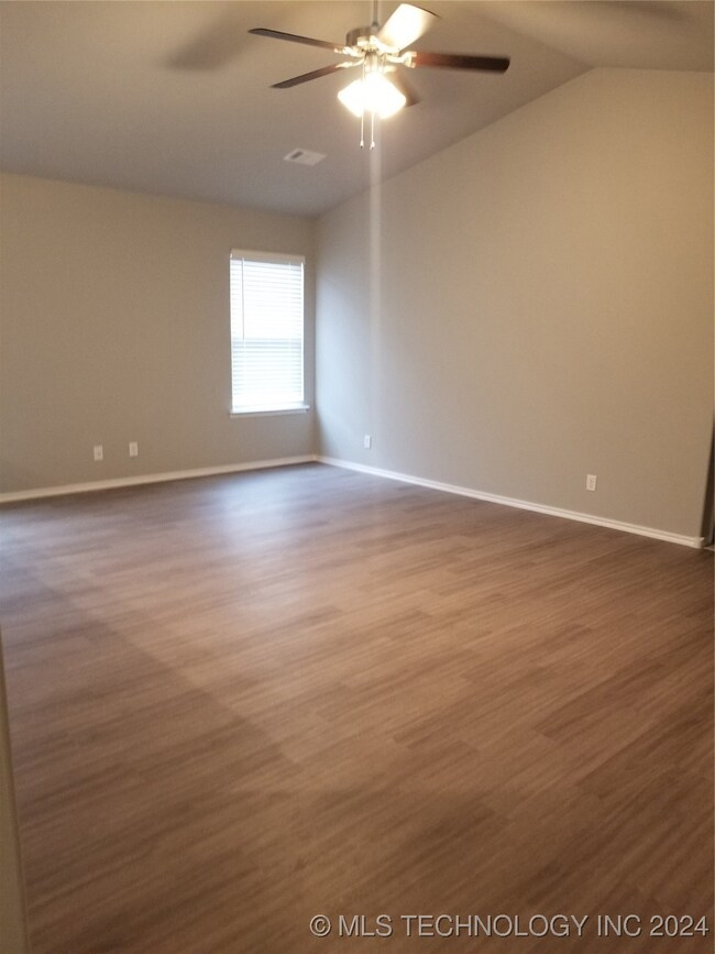 8835 S 256th East Ave, Broken Arrow, OK 74014 - photo 2