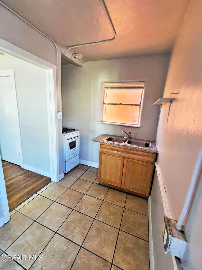1114 N El Paso St unit 2, El Paso, TX 79902 - photo 4