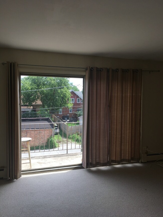 1611 Ashland Ave unit 303, Des Plaines, IL 60016 - photo 4