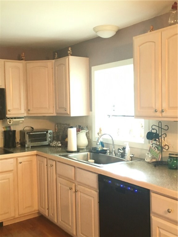 30 Randall St, Greenville, RI 02828 - photo 2