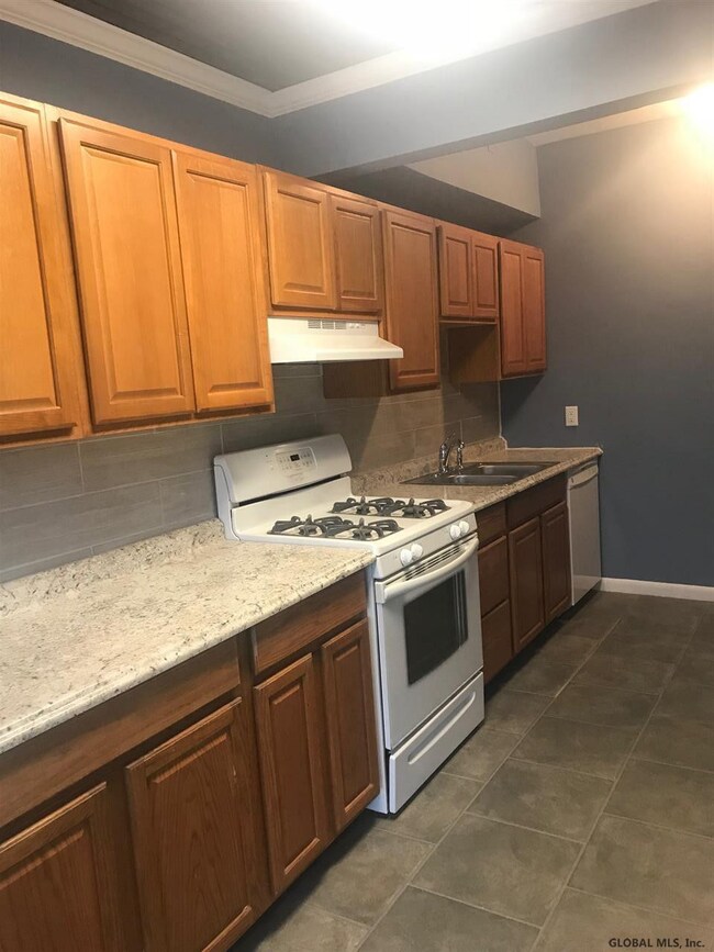 33 Southern Blvd, Albany, NY 12209 - photo 5