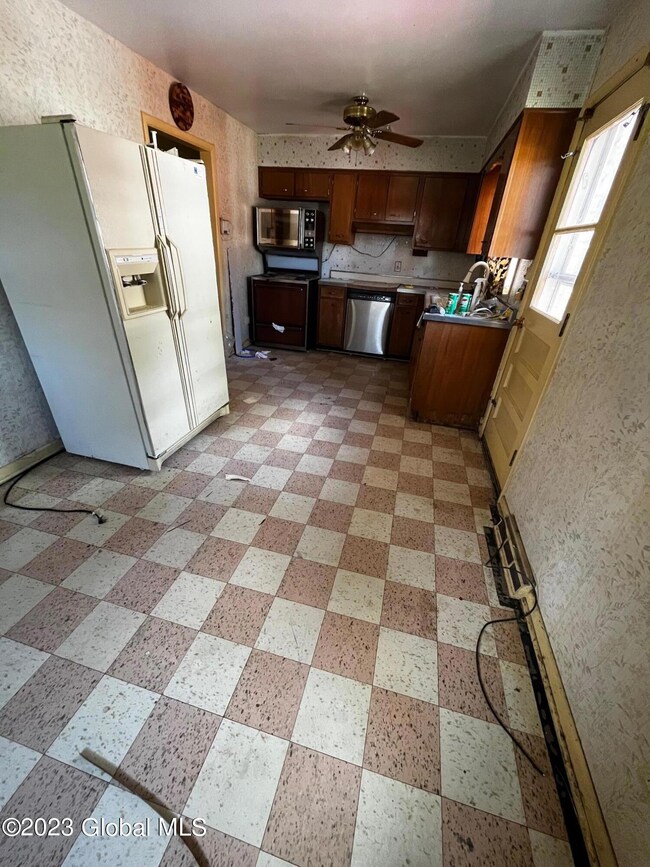 51 Glenwood St, Albany, NY 12208 - photo 7