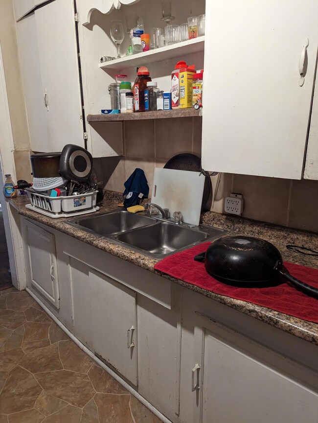 Lower unit kitchen