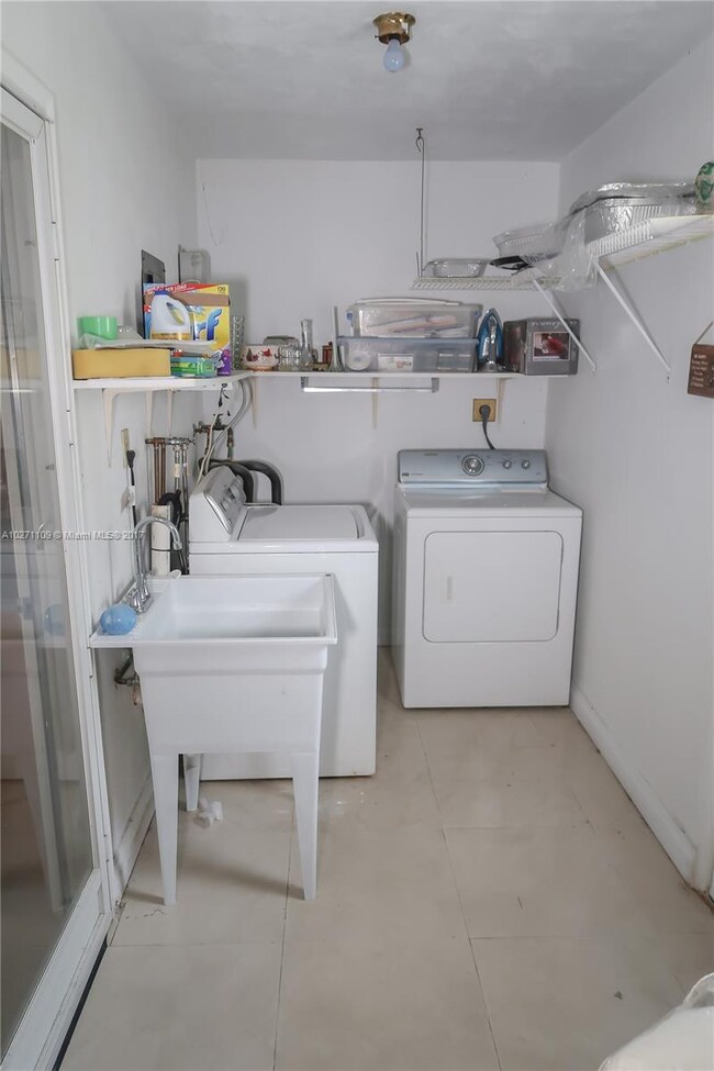 7208 NW 76th St, Tamarac, FL 33321 - photo 5