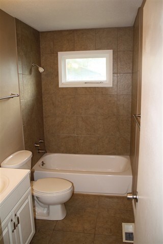 1318 N Stark St, Davenport, IA 52804 - photo 6