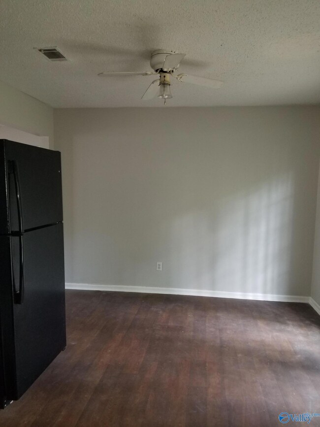 3907 Grunden Dr SW, Huntsville, AL 35805 - photo 4