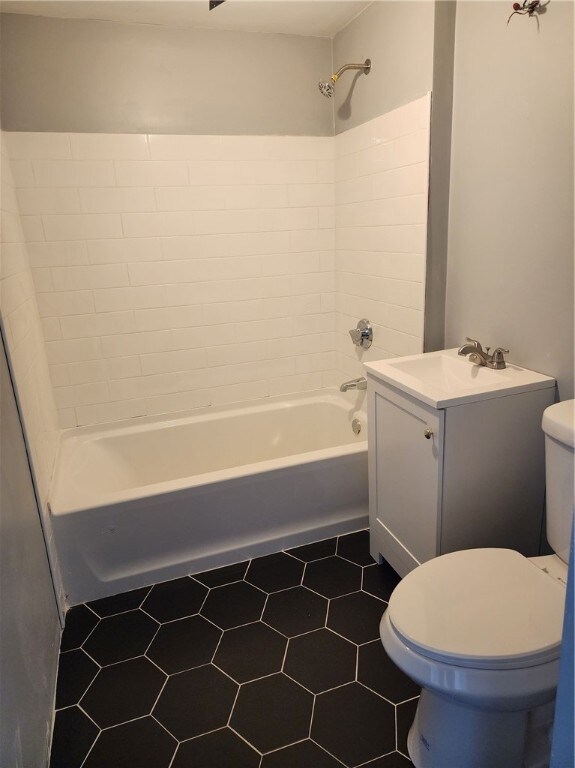 337 Dulude Ave unit 2F, Woonsocket, RI 02895 - photo 2