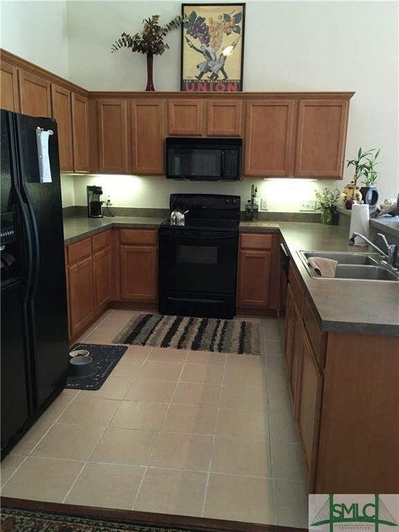 Very handy kitchen plus a large pantry. Built in c