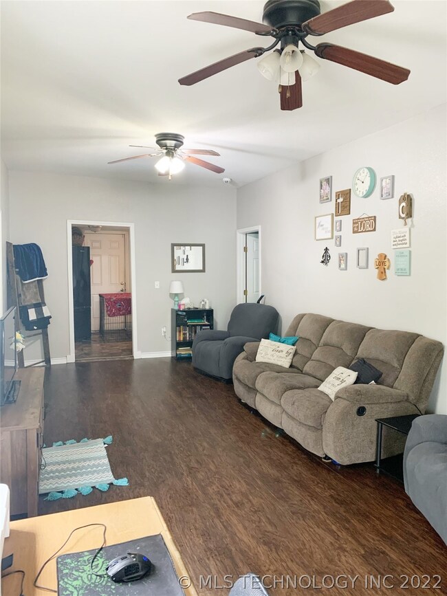 108 W Jefferson St, Henryetta, OK 74437 - photo 6