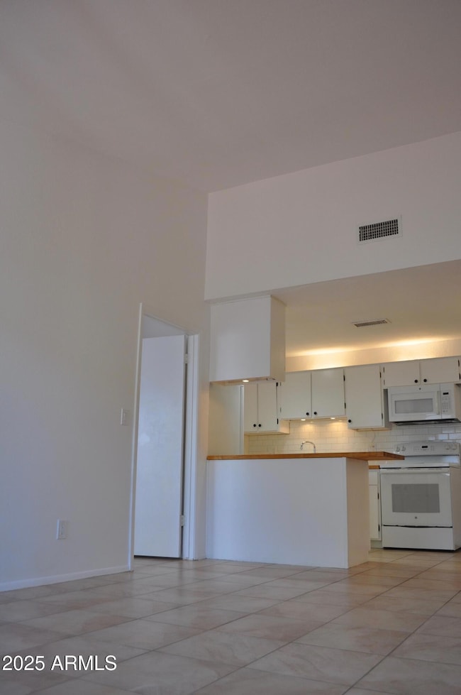 Kitchen, Vaulted Ceilings