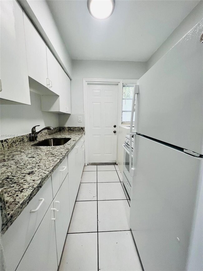 7829 Carlyle Ave unit 5, Miami Beach, FL 33141 - photo 7