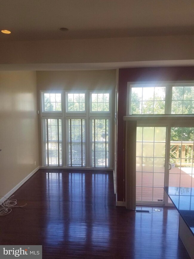 9274 Laurel Ridge Crossing Rd, Lorton, VA 22079 - photo 2