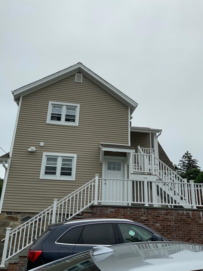 52 Cos Cob Ave unit 3, Cos Cob, CT 06807 - photo 2