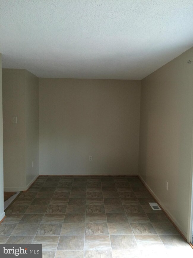 810 Wide Oak Ct, Warrenton, VA 20186 - photo 3