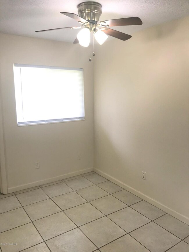 1572A Dining Area
