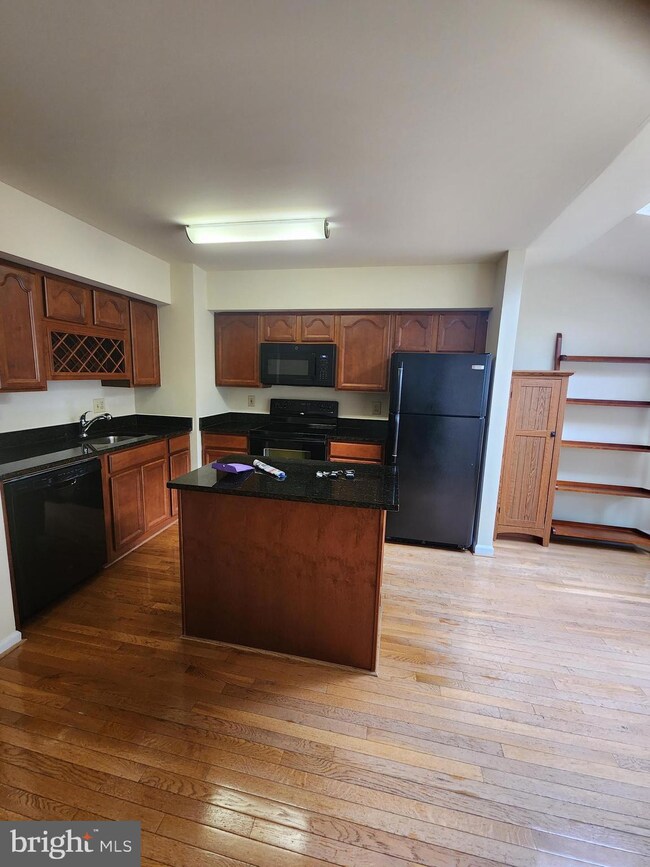 7766 Black Horse Ct, Manassas, VA 20109 - photo 5