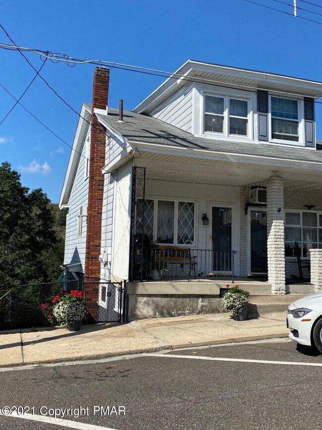 435 E Ridge St, Lansford, PA 18232 - photo 3