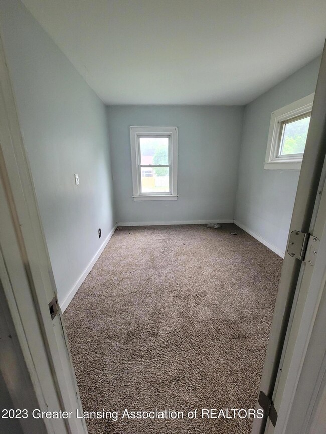 1120 N Martin Luther King Junior Blvd, Lansing, MI 48915 - photo 2