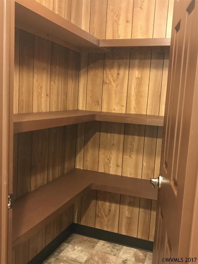 Walk in pantry