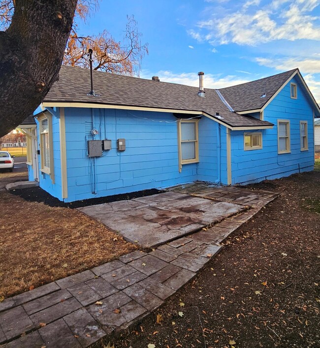 316 E Main St, Klamath Falls, OR 97601 - photo 5