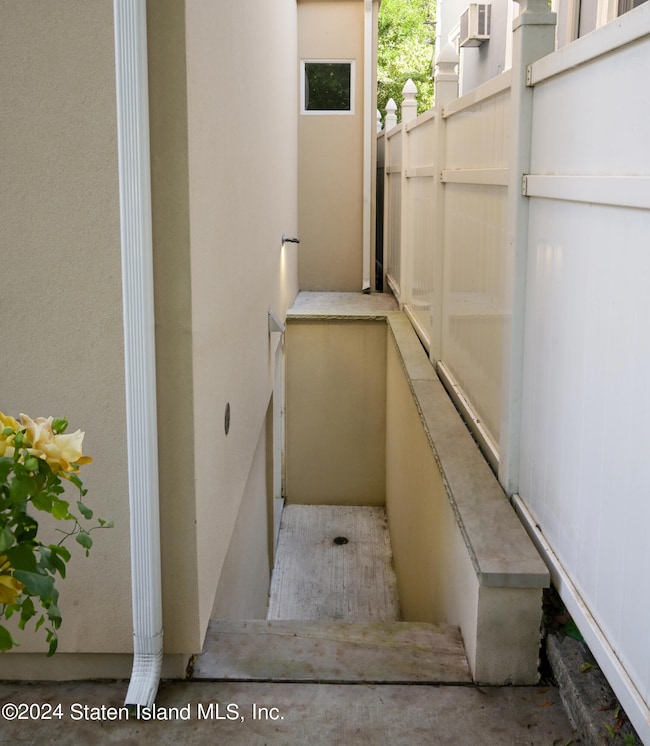 845 W Fingerboard Rd, Staten Island, NY 10305 - photo 7