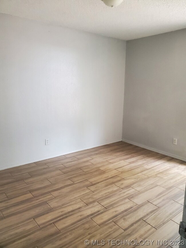 14207 S Hickory Place, Glenpool, OK 74033 - photo 4