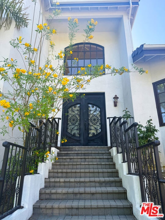 15020 Encanto Dr, Sherman Oaks, CA 91403 - photo 2