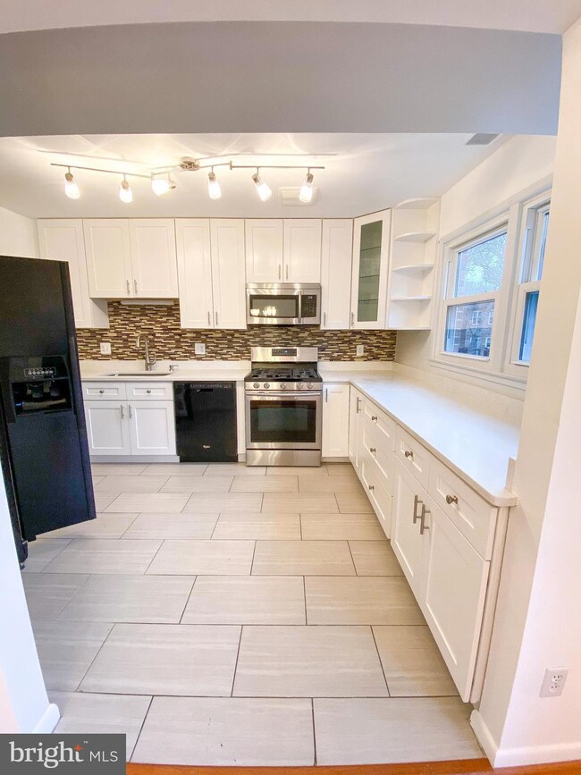 5112 Cliffhaven Dr, Annandale, VA 22003 - photo 6