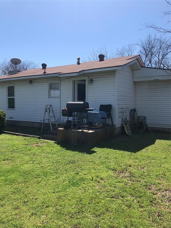 1218 N Douglas Ave, Cleburne, TX 76033 - photo 3