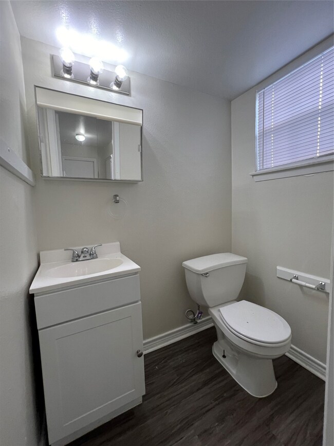 2400 5th St unit 12, Bay City, TX 77414 - photo 6