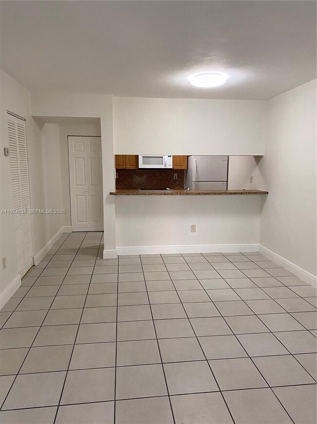18280 Mediterranean Blvd unit 43, Hialeah, FL 33015 - photo 6