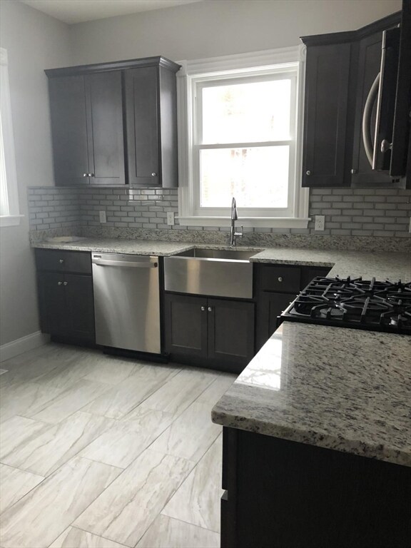 565 Maple St unit 1, Fall River, MA 02720 - photo 2