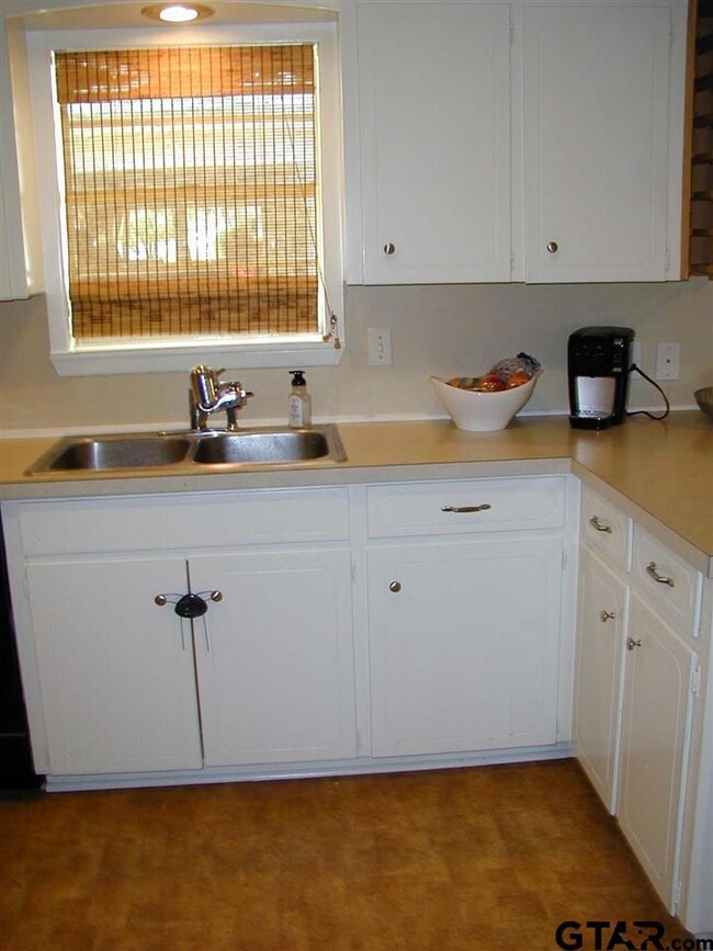 1400 Pettit Dr, Tyler, TX 75701 - photo 7