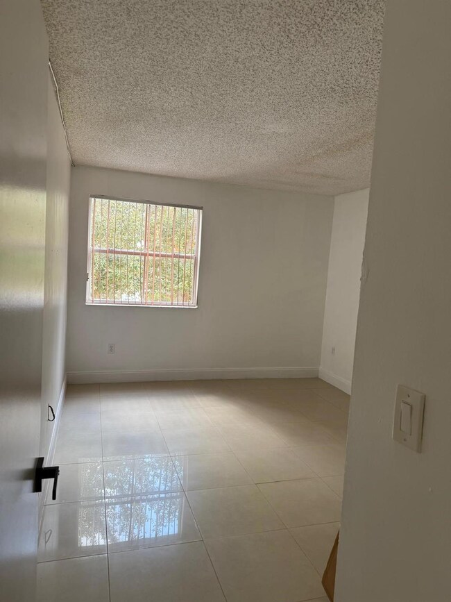 6276 NW 186th St unit 310, Hialeah, FL 33015 - photo 6