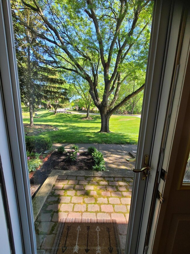 565 Simbury St, Columbus, OH 43228 - photo 7