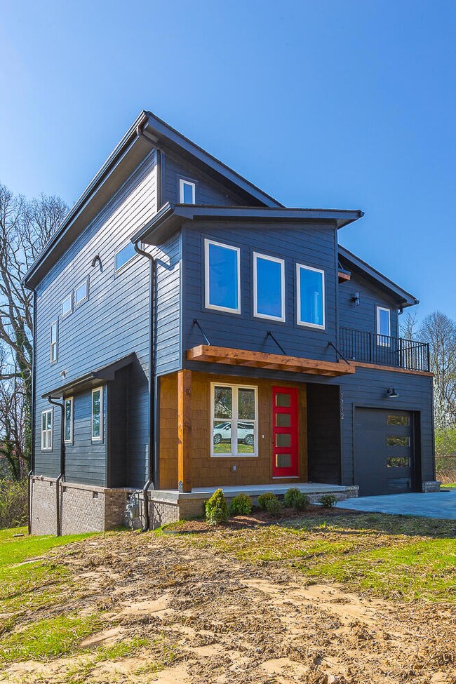 1712 James Blvd Front exterior