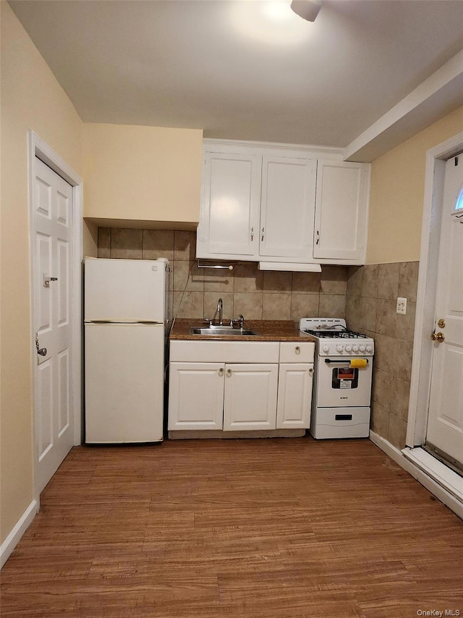 571 Laurelton Blvd unit Lower Level, Long Beach, NY 11561 - photo 3