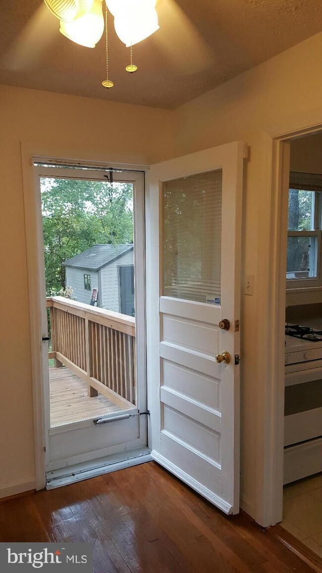 6721 Kenyon Dr, Alexandria, VA 22307 - photo 6