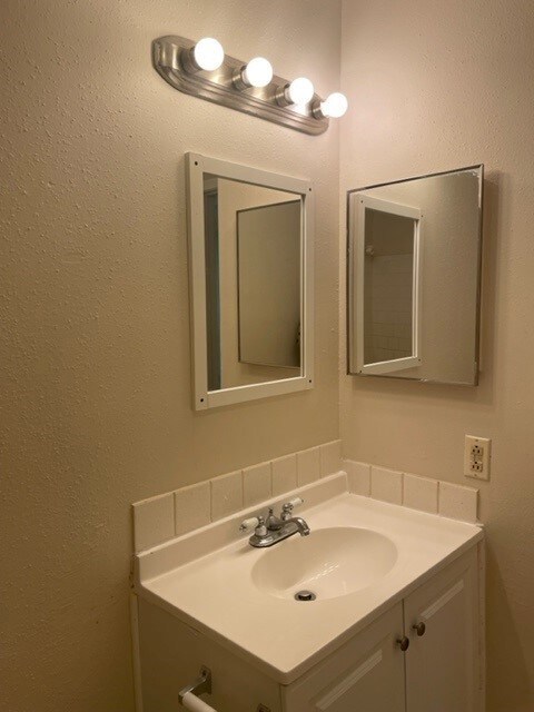 7538 Lemma Dr, Houston, TX 77041 - photo 7