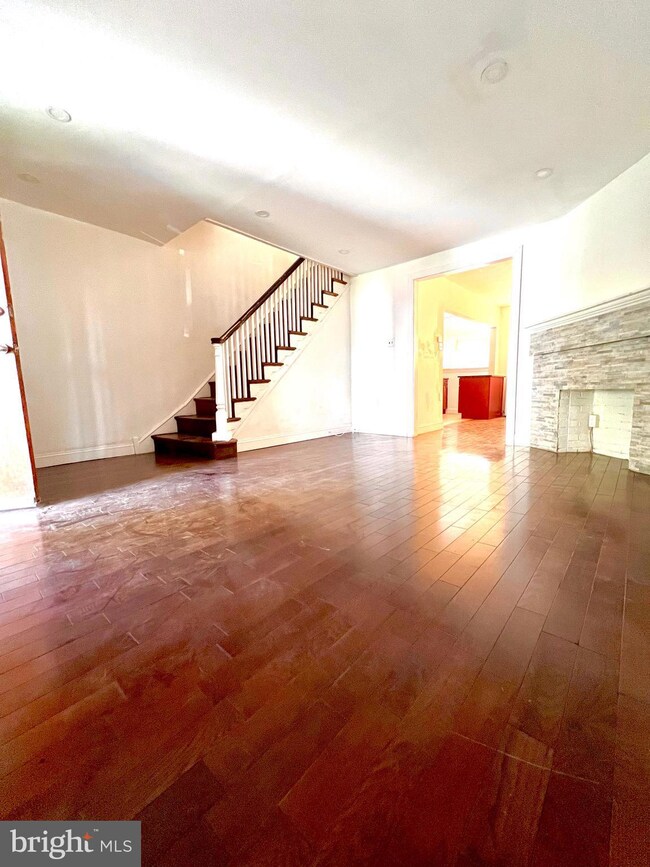 7126 Clover Ln, Upper Darby, PA 19082 - photo 2