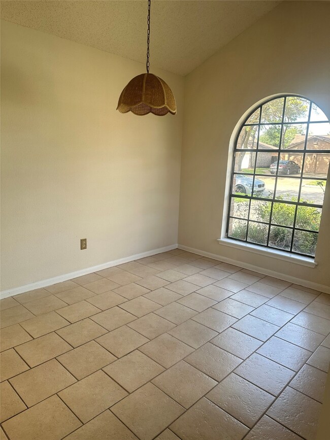 1527 Silver Bell Dr, Houston, TX 77038 - photo 4