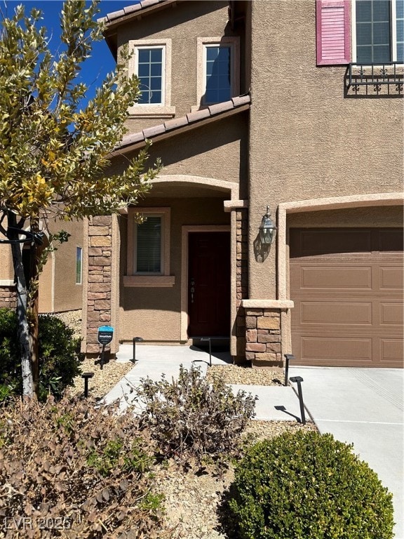 View of front facade with a garage, driveway, and