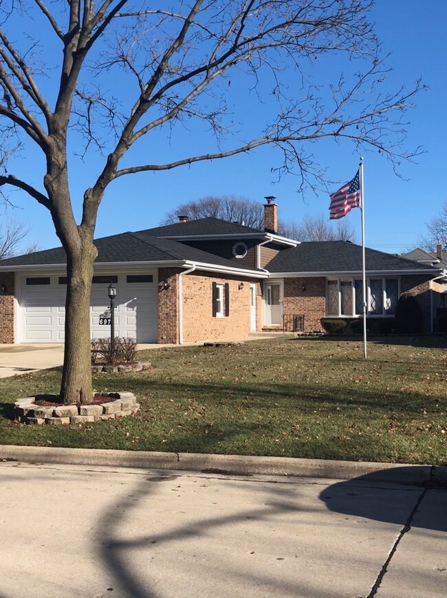 697 N Kenilworth Ave, Elmhurst, IL 60126 - photo 2