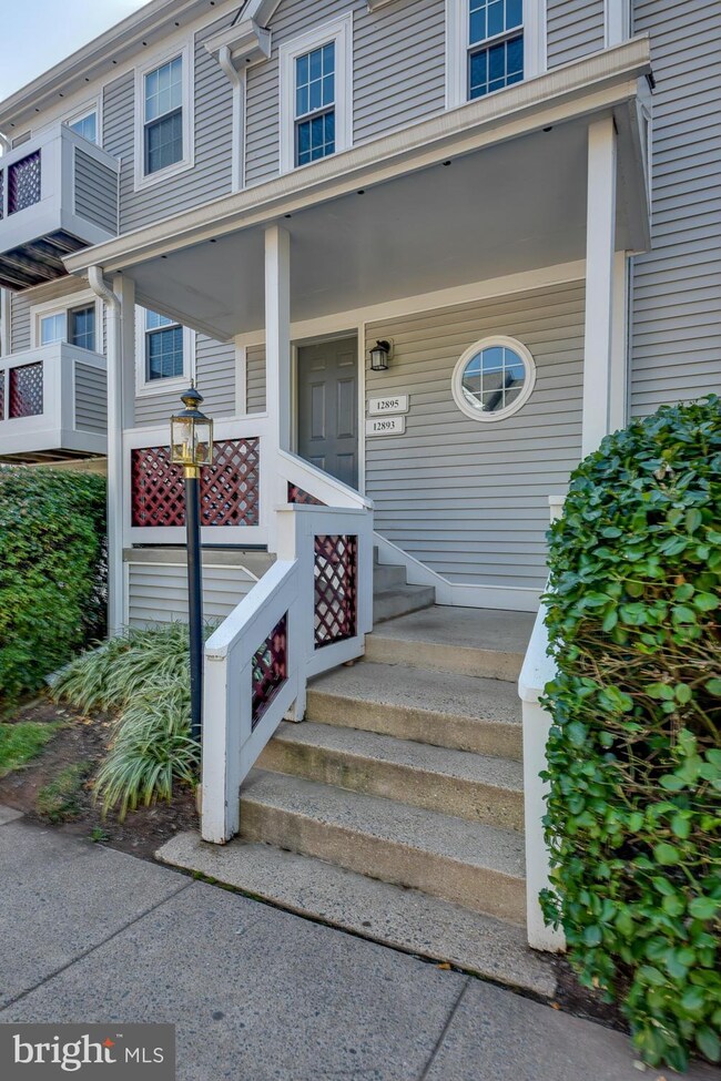 12895 Grays Pointe Rd unit A, Fairfax, VA 22033 - photo 2