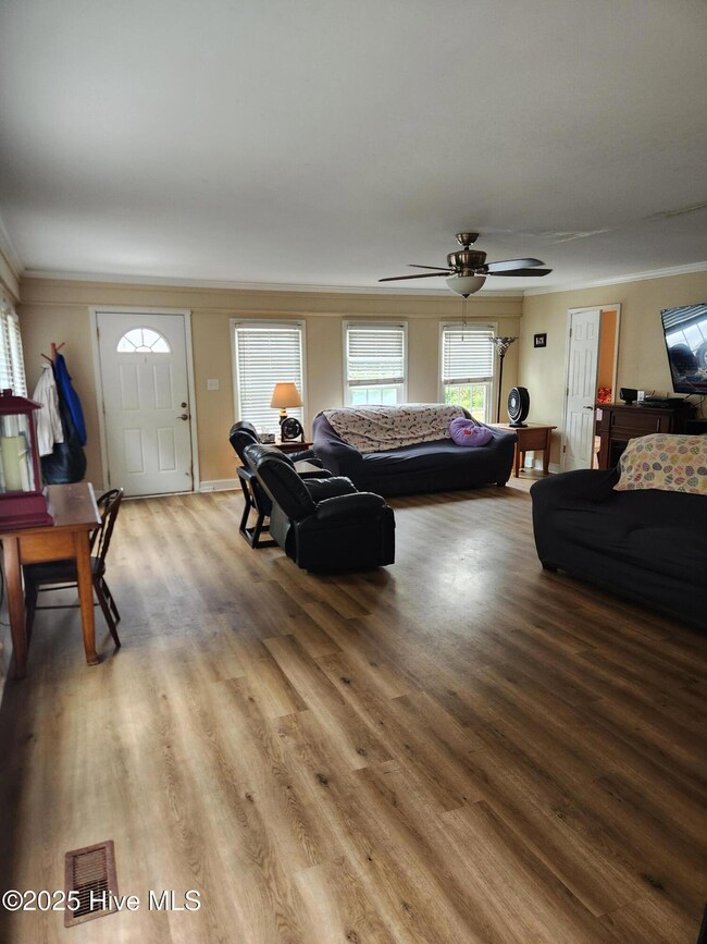 102 Pine St, Washington, NC 27889 - photo 7