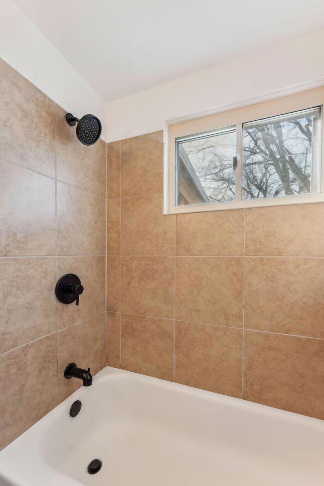 9-web-or-mls-1851-somerset-ct-e
