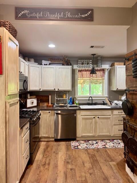 Frost kitchen1