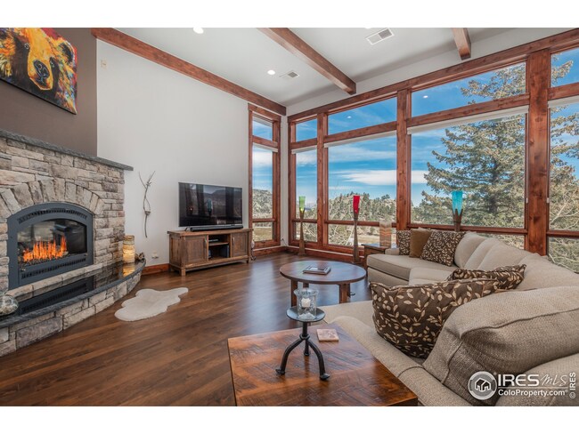 Walls of windows to enjoy the beautiful views all year long