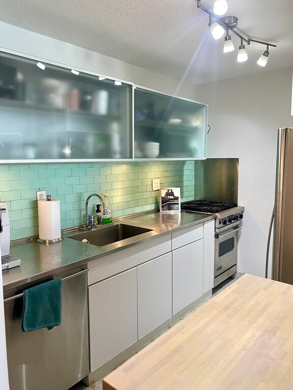 9 Hawthorne Place unit 15R, Boston, MA 02114 - photo 5